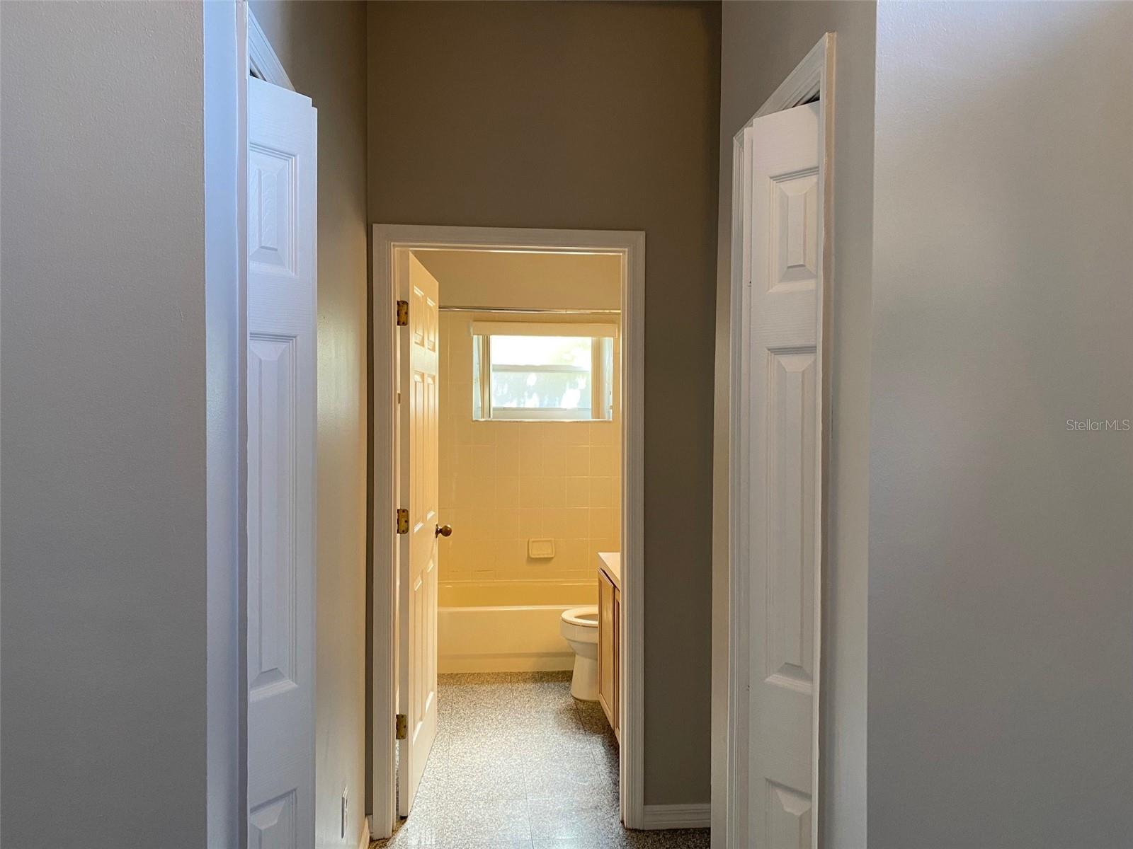 WATERFORD CHASE VILLAGE TR B & - Residential Lease