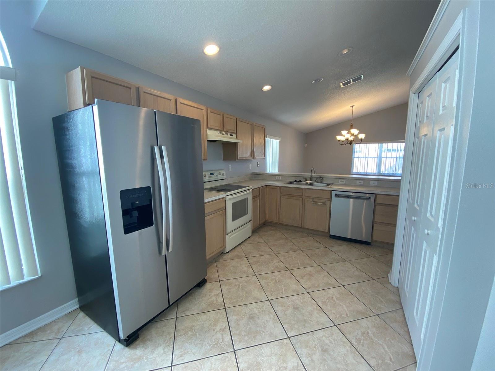 WATERFORD CHASE VILLAGE TR B & - Residential Lease