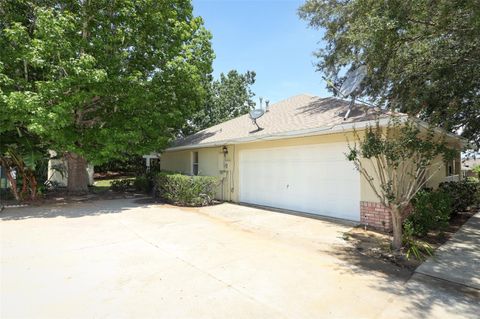 A home in MINNEOLA