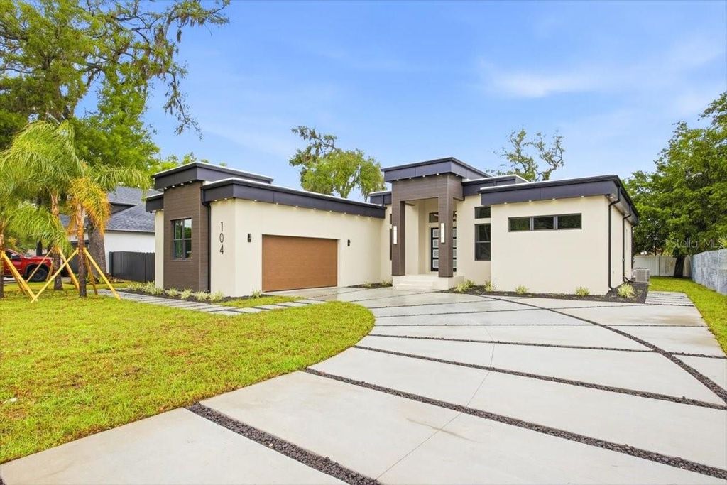 Photo of 104 S Maki Road, Plant City, FL 33563 (MLS # TB8462012)