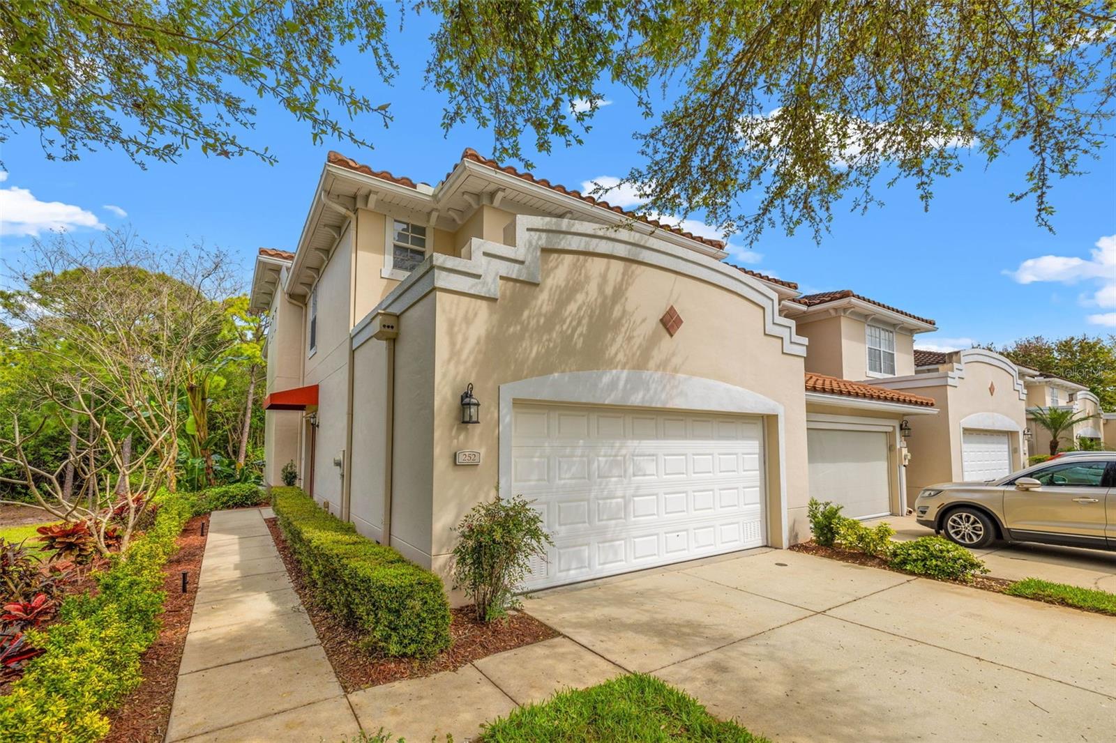 252 VALENCIA CIRCLE
