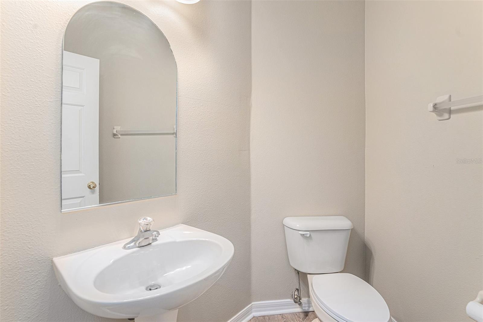 PARKWAY CENTER - Residential Lease