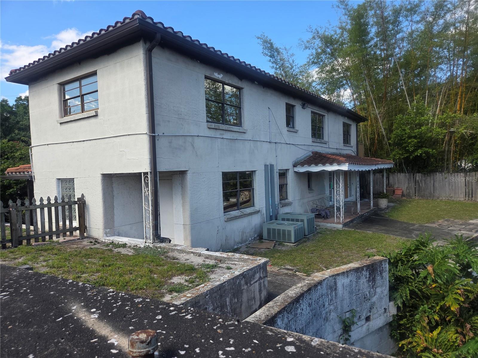 8002 N FLORIDA AVENUE