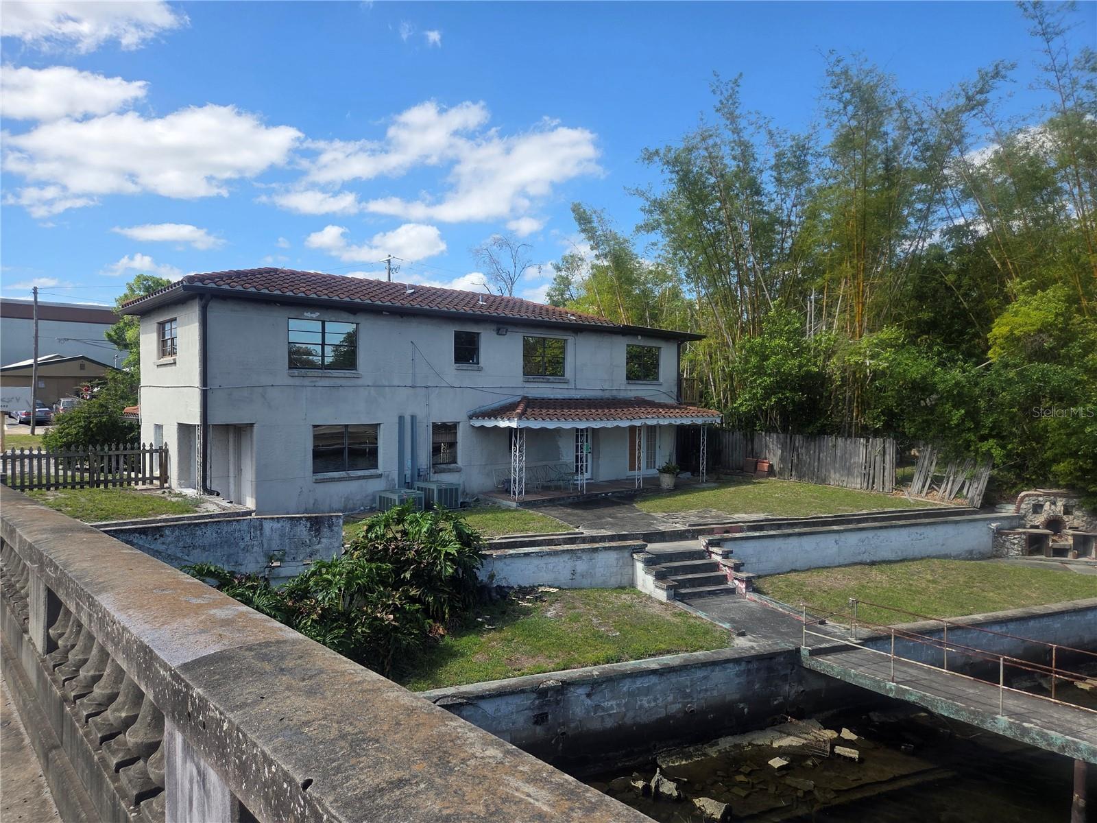 8002 N FLORIDA AVENUE