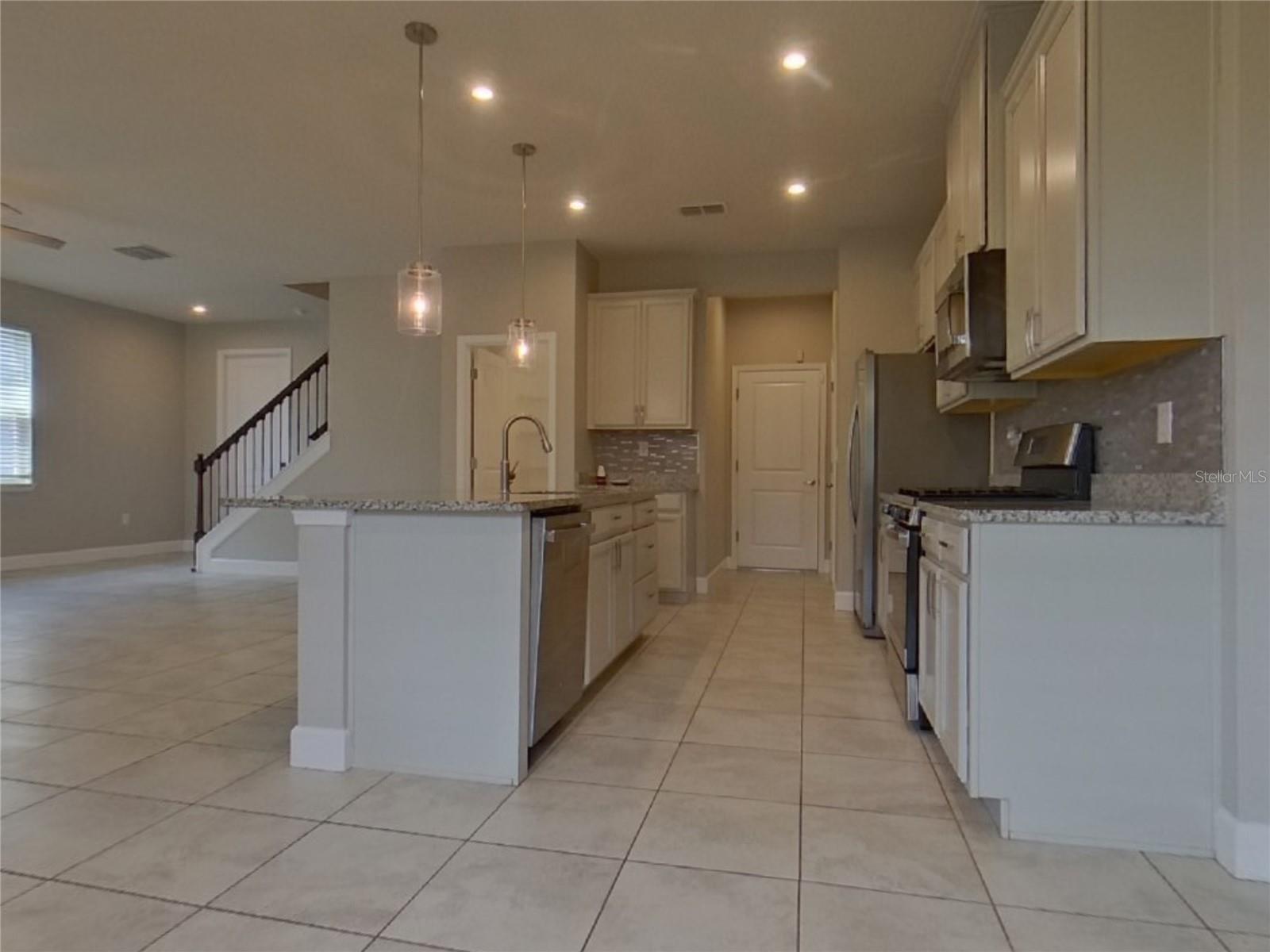 VICTORIA TRLS NORTHWEST 7 PH 2 - Residential Lease