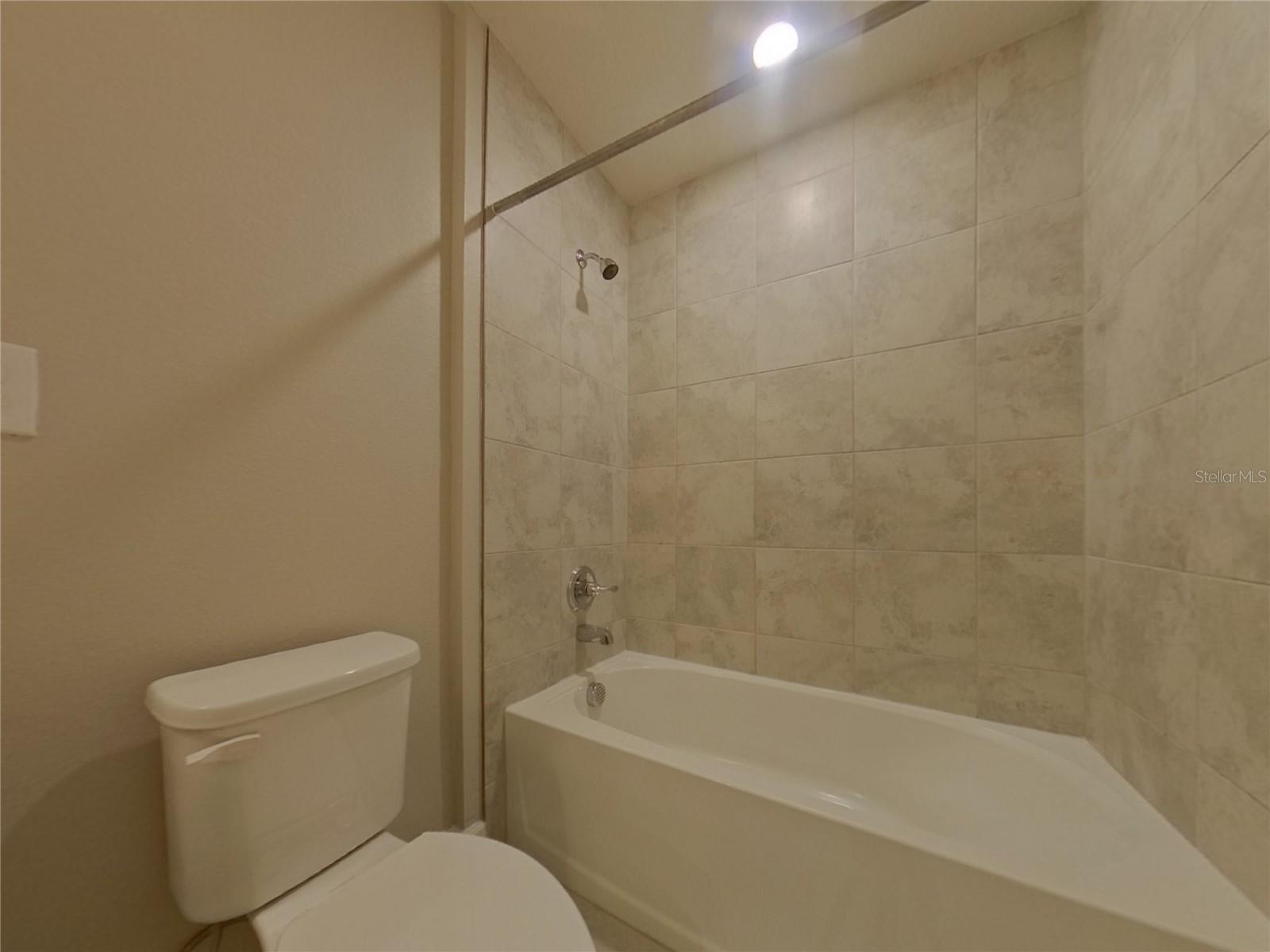 VICTORIA TRLS NORTHWEST 7 PH 2 - Residential Lease