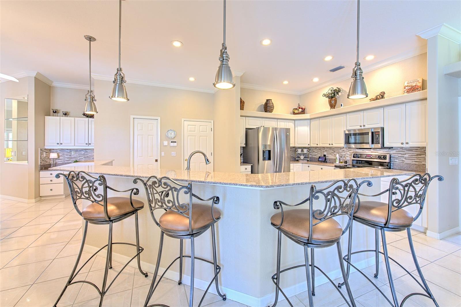 RIVER HILLS COUNTRY CLUB PH - Residential