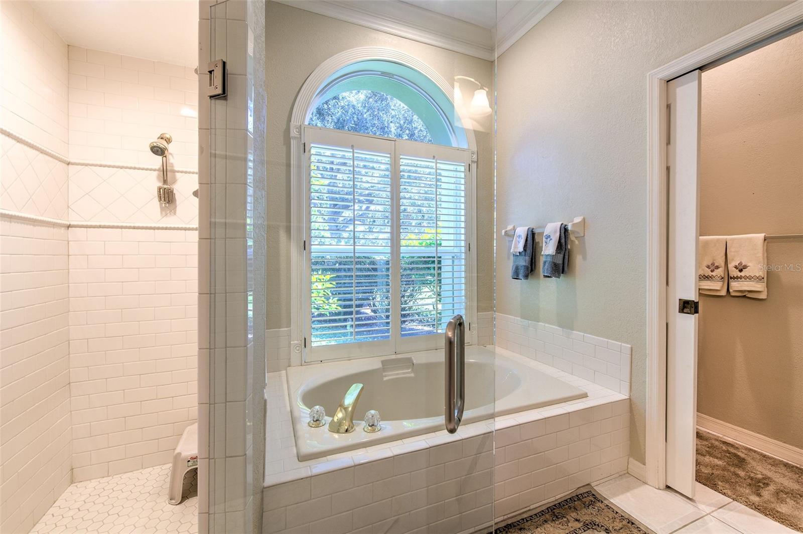 RIVER HILLS COUNTRY CLUB PH - Residential