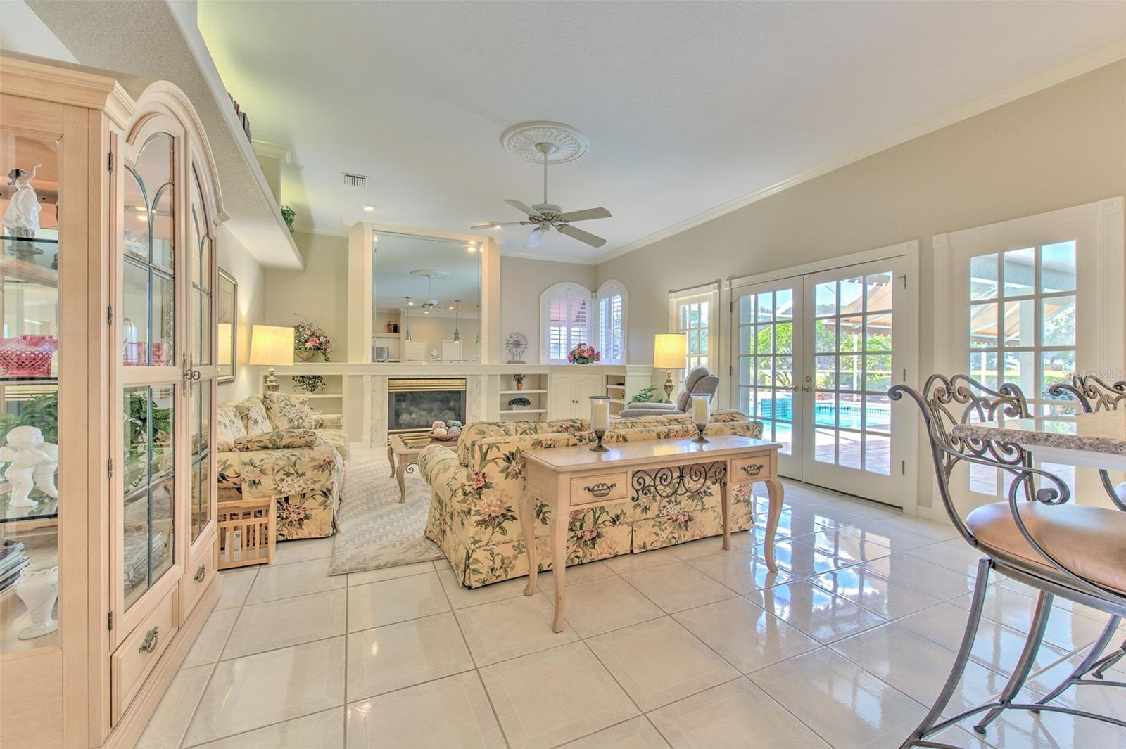 RIVER HILLS COUNTRY CLUB PH - Residential