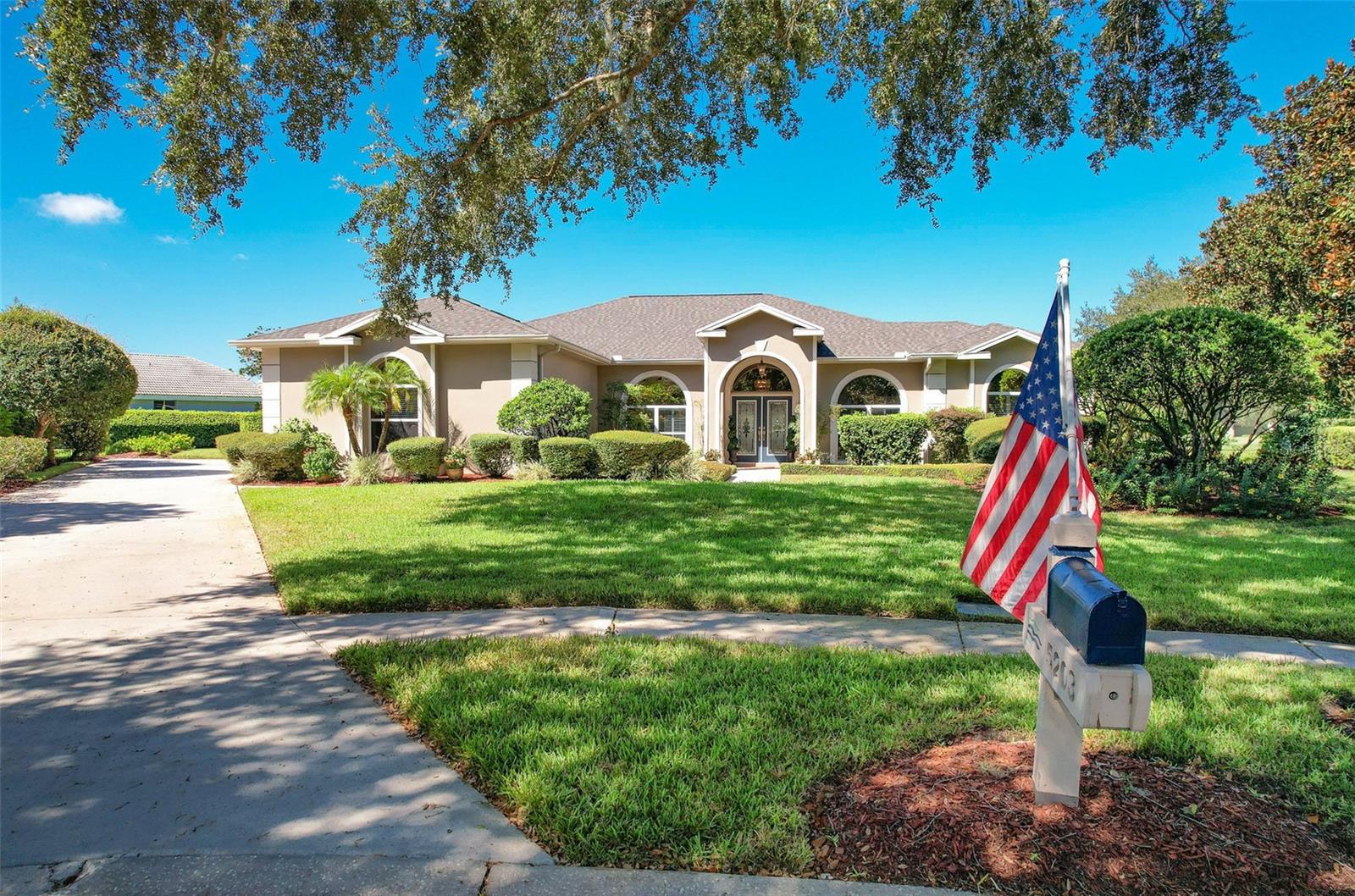RIVER HILLS COUNTRY CLUB PH - Residential