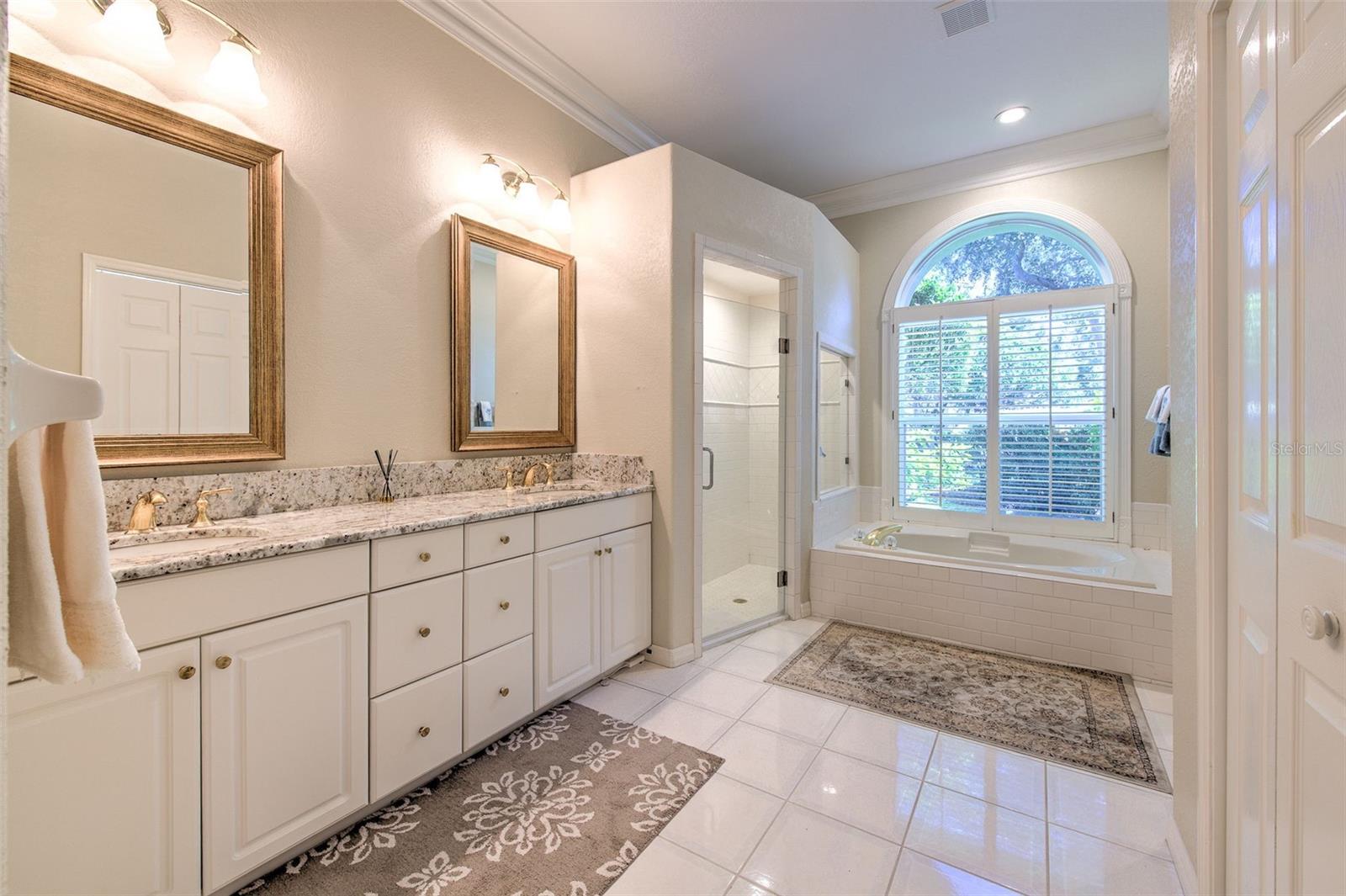 RIVER HILLS COUNTRY CLUB PH - Residential