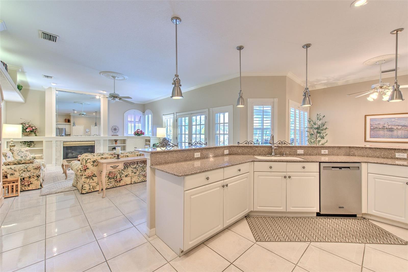 RIVER HILLS COUNTRY CLUB PH - Residential