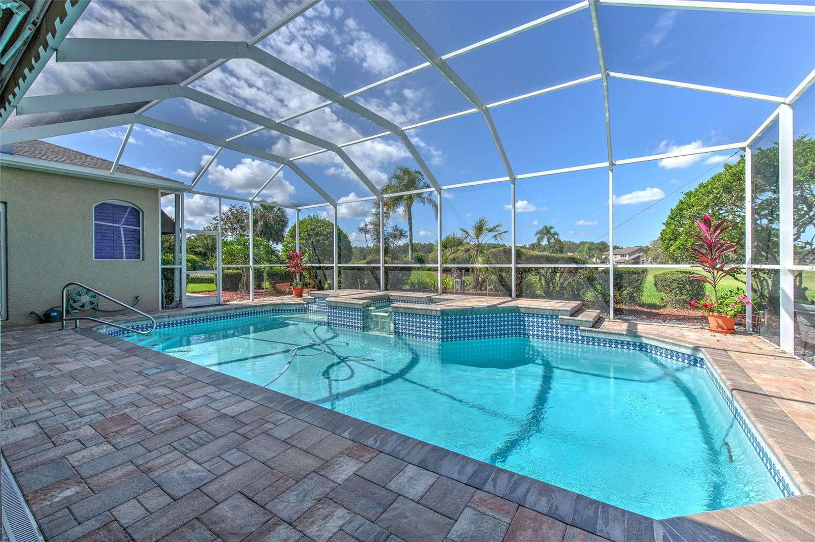 RIVER HILLS COUNTRY CLUB PH - Residential