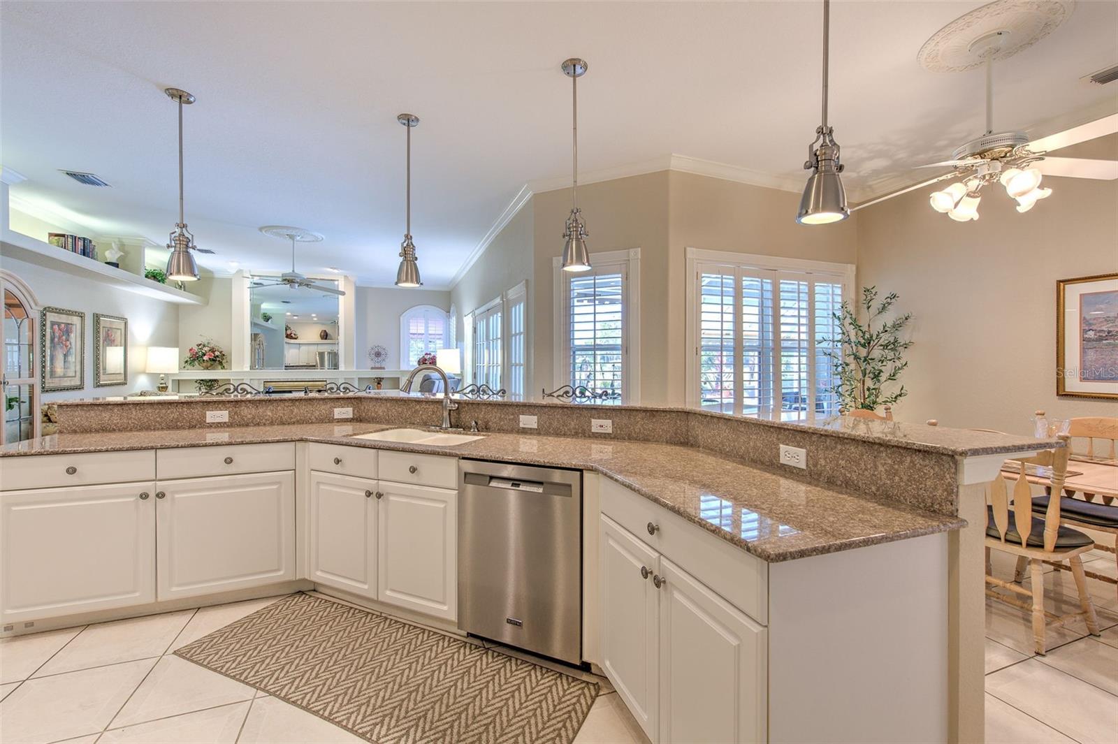 RIVER HILLS COUNTRY CLUB PH - Residential