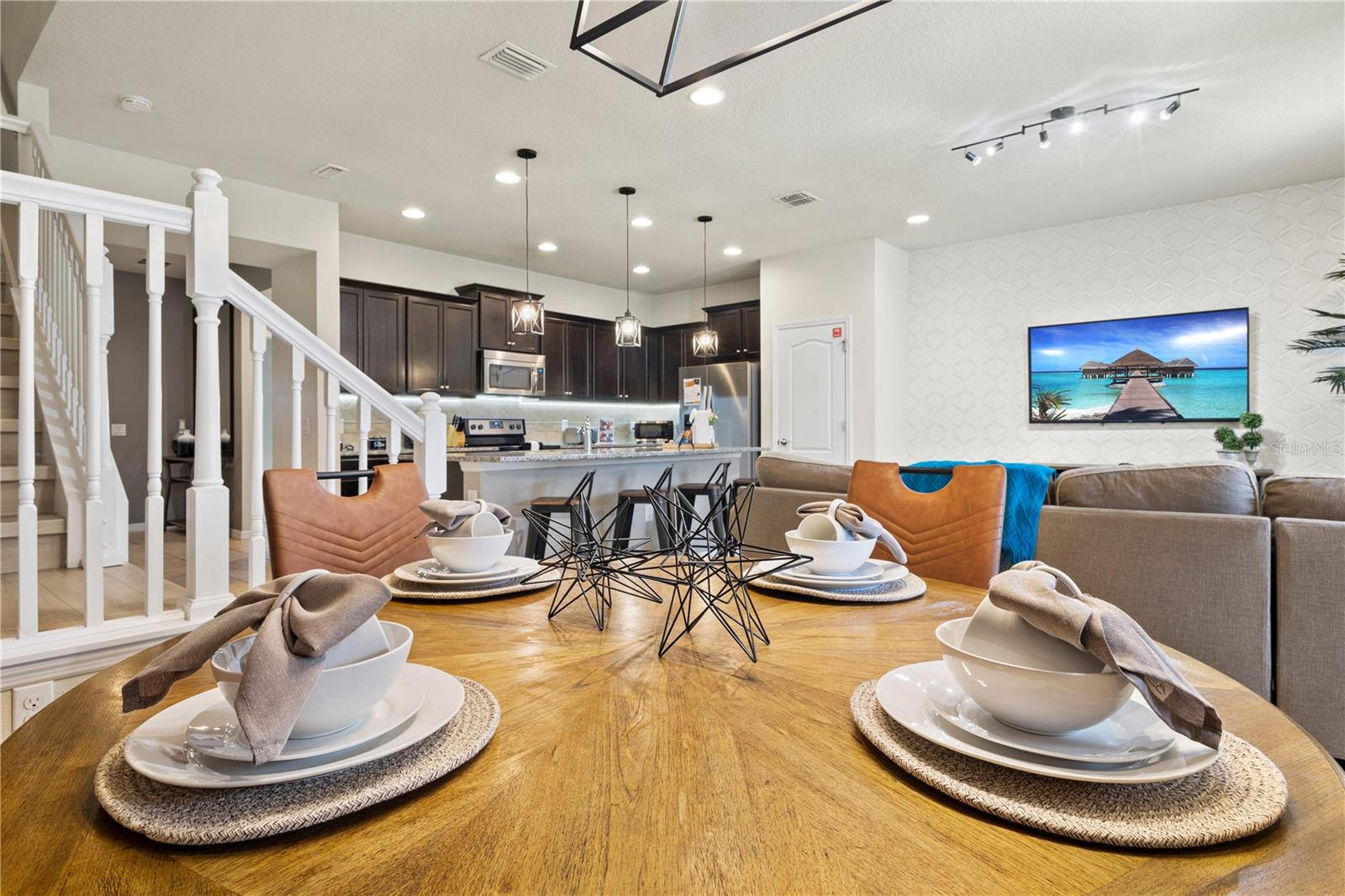 WINDSOR AT WESTSIDE PH 1 - Residential Lease