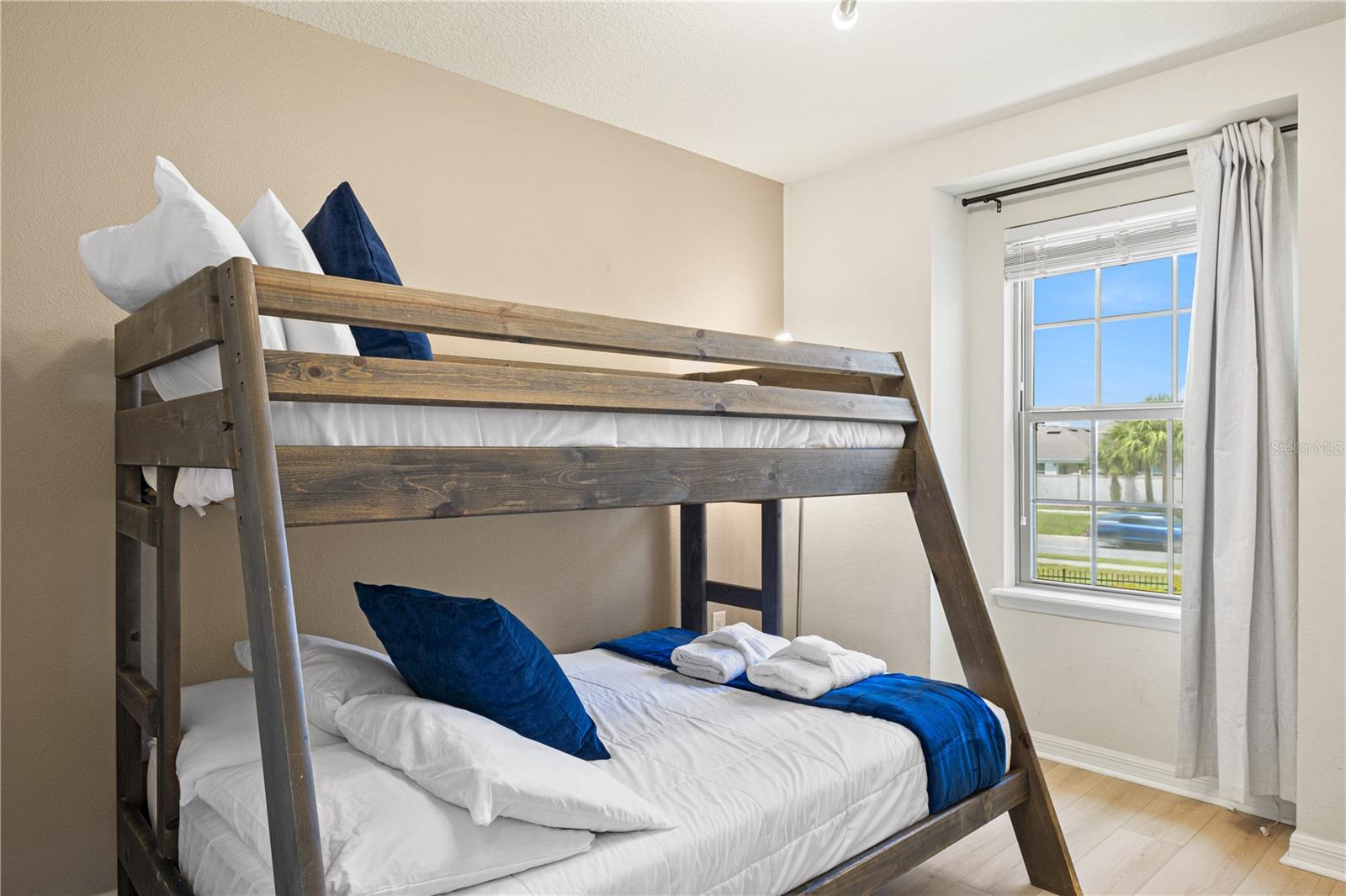 WINDSOR AT WESTSIDE PH 1 - Residential Lease