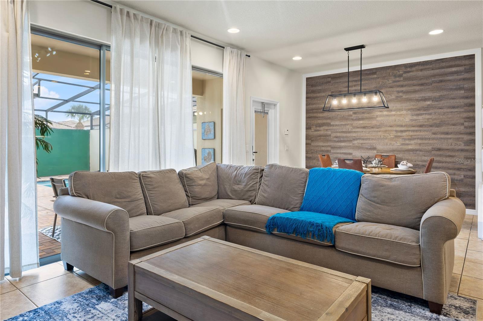 WINDSOR AT WESTSIDE PH 1 - Residential Lease