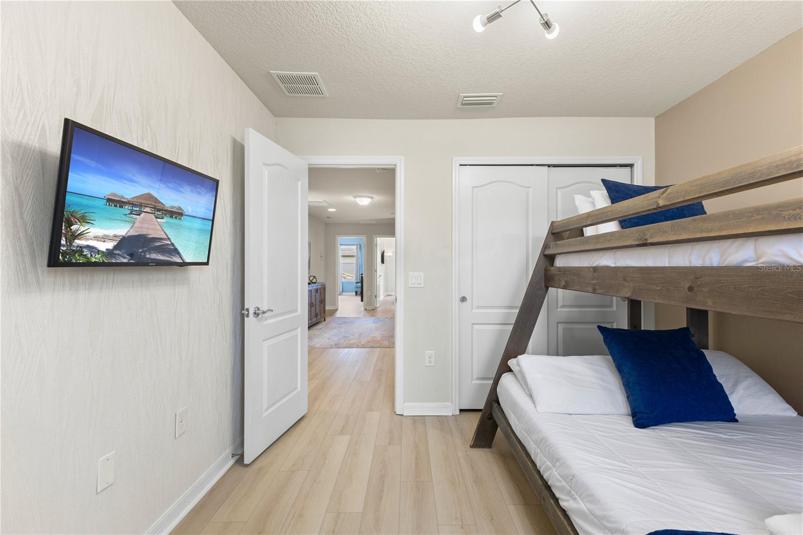 WINDSOR AT WESTSIDE PH 1 - Residential Lease