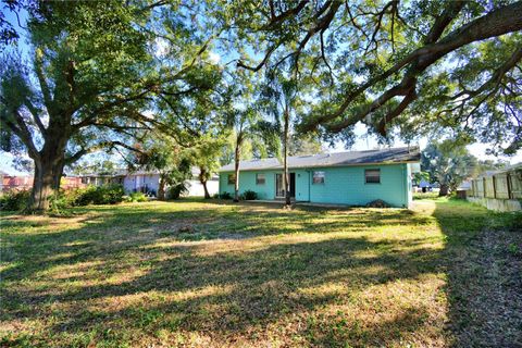 A home in WINTER HAVEN