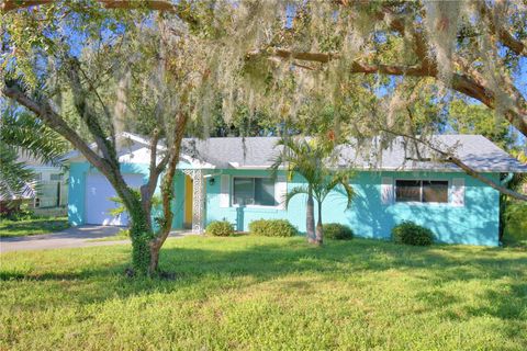 A home in WINTER HAVEN