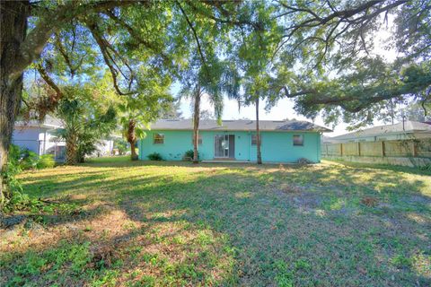 A home in WINTER HAVEN