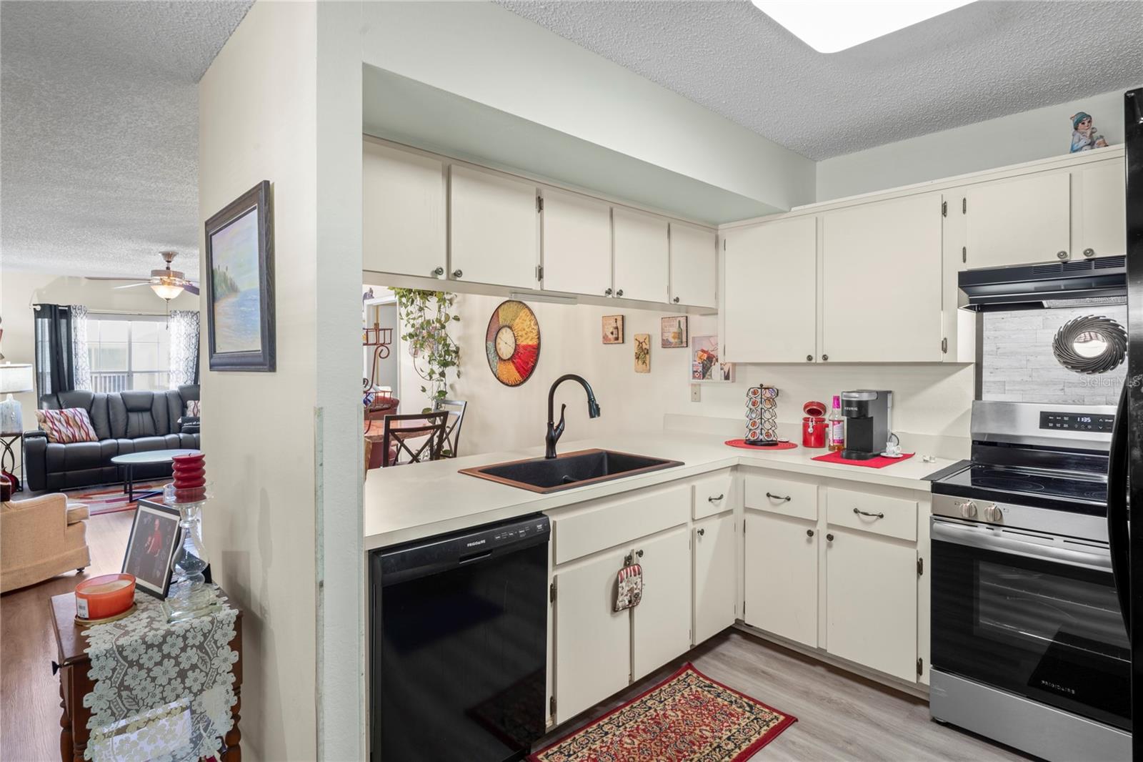 HILLSIDE CONDO - Residential