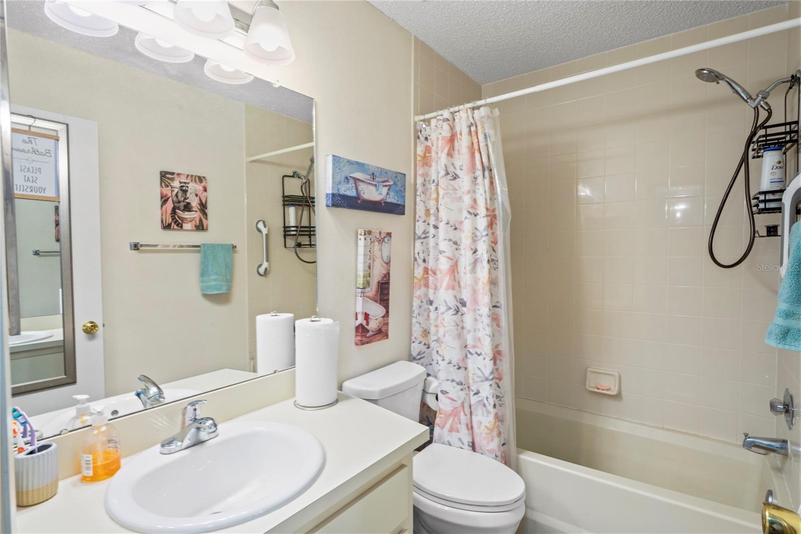HILLSIDE CONDO - Residential