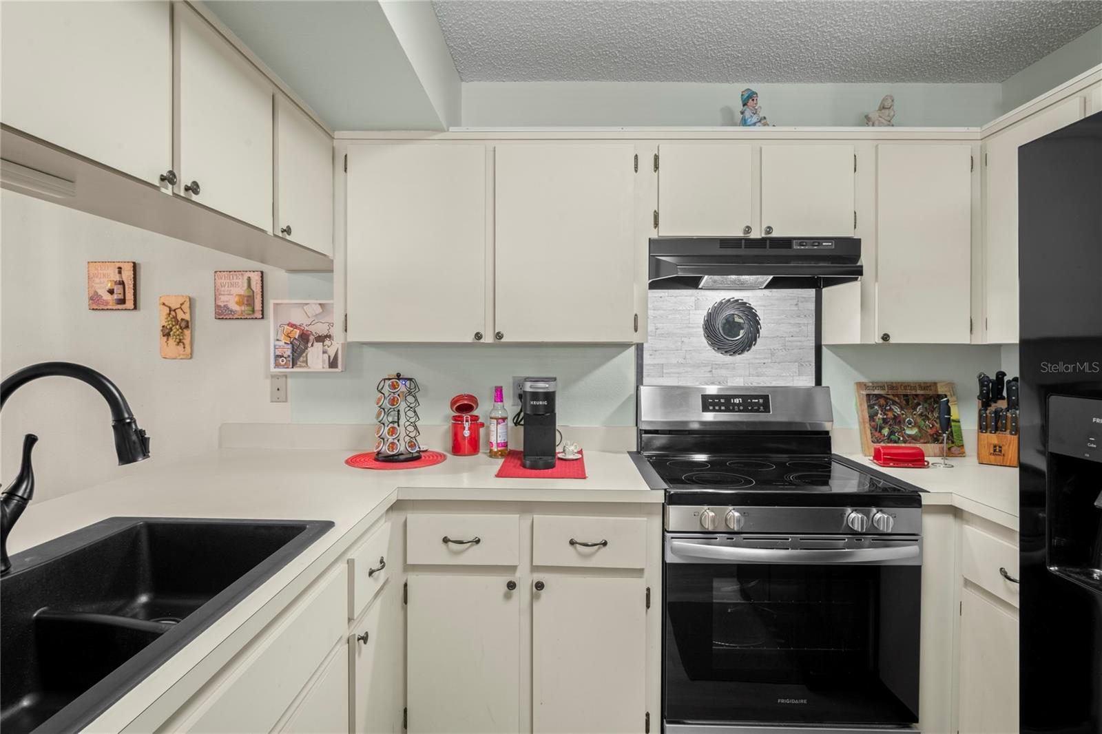 HILLSIDE CONDO - Residential