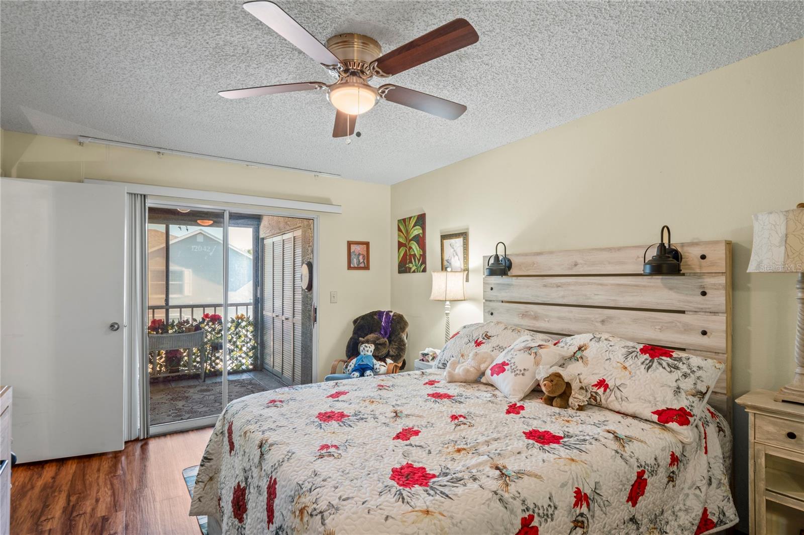 HILLSIDE CONDO - Residential