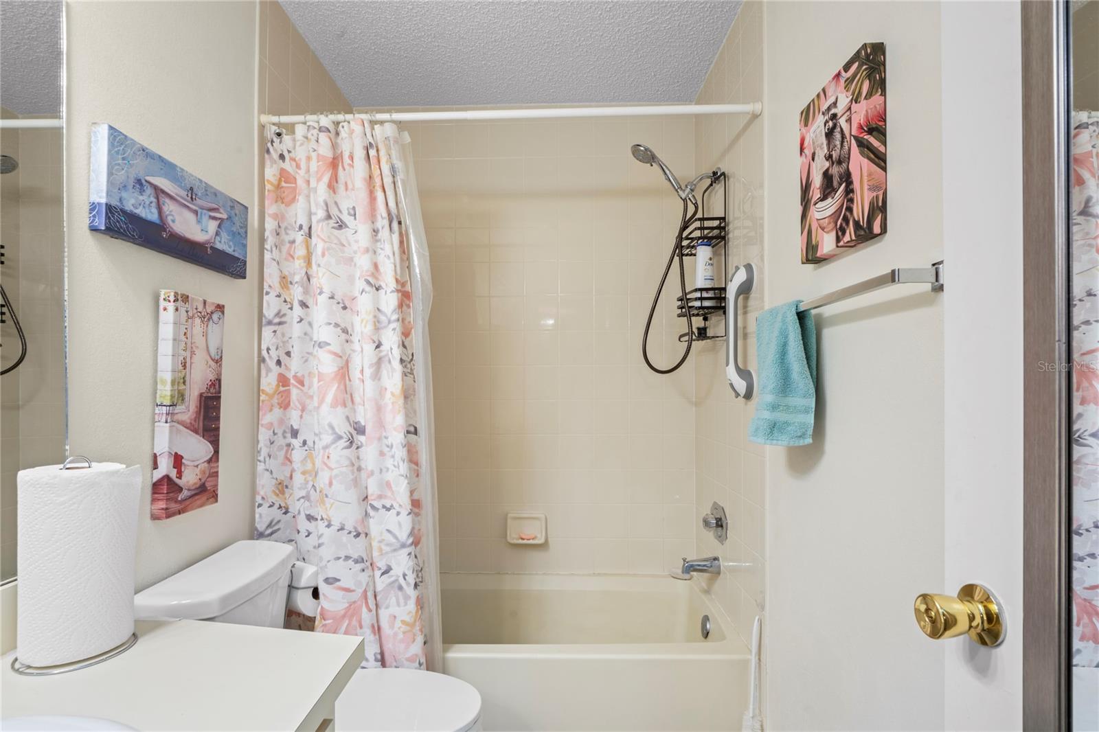 HILLSIDE CONDO - Residential