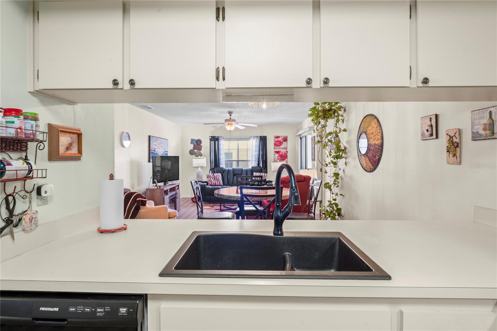 HILLSIDE CONDO - Residential