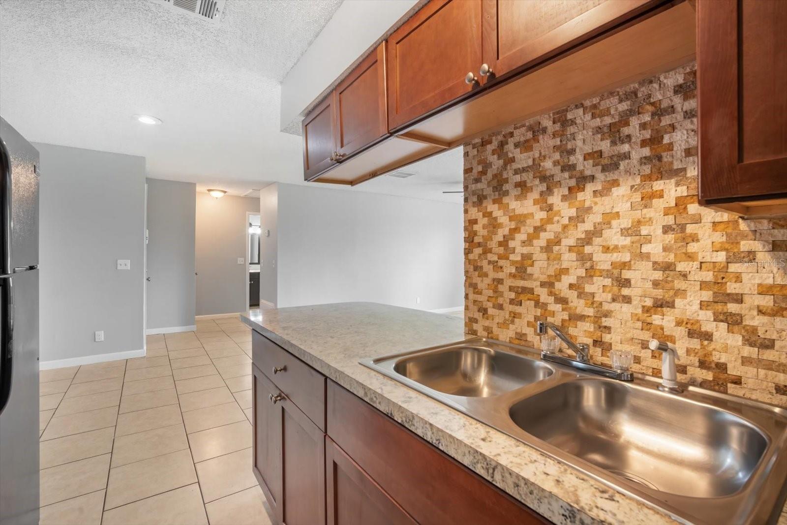 THE HAMPTONS AT BRANDON A CONDO - Residential