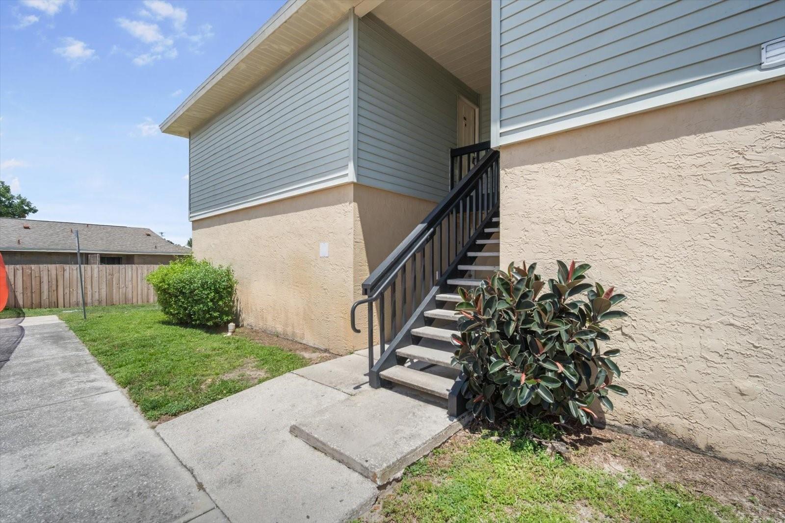 Welcome to the heart of Brandon! This beautifully maintained 2 bedroom, 2 bathroom condo offers the perfect mix of comfort and convenience. With an open layout and plenty of natural light, the home feels warm and inviting—ideal for first-time homebuyers ready to step into ownership. The spacious primary suite features its own bath, while the secondary bedroom offers flexibility for guests, a roommate, or a home office.
Investors will also love the strong rental potential thanks to its prime location near shopping, dining, schools, and major commuter routes. Whether you’re looking for a cozy place to call home or a smart addition to your portfolio, this condo checks all the boxes.