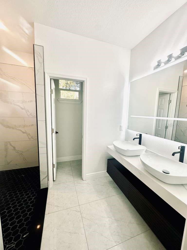 LAKE SIDE TERRACE - Residential