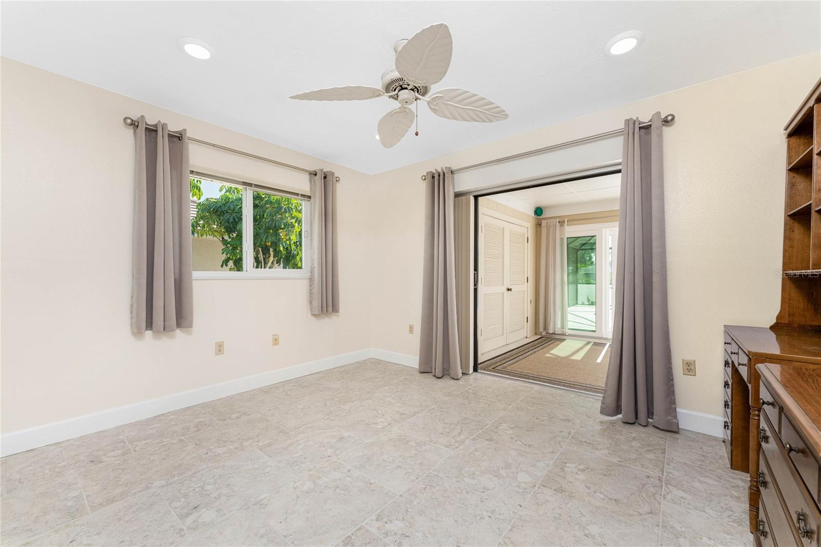ENGLEWOOD ISLES SUB - Residential