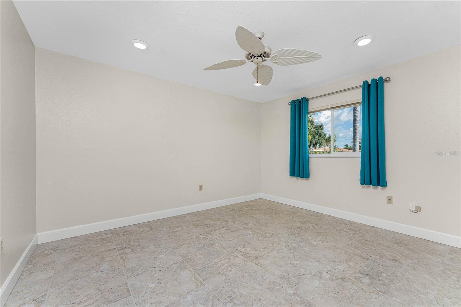 ENGLEWOOD ISLES SUB - Residential