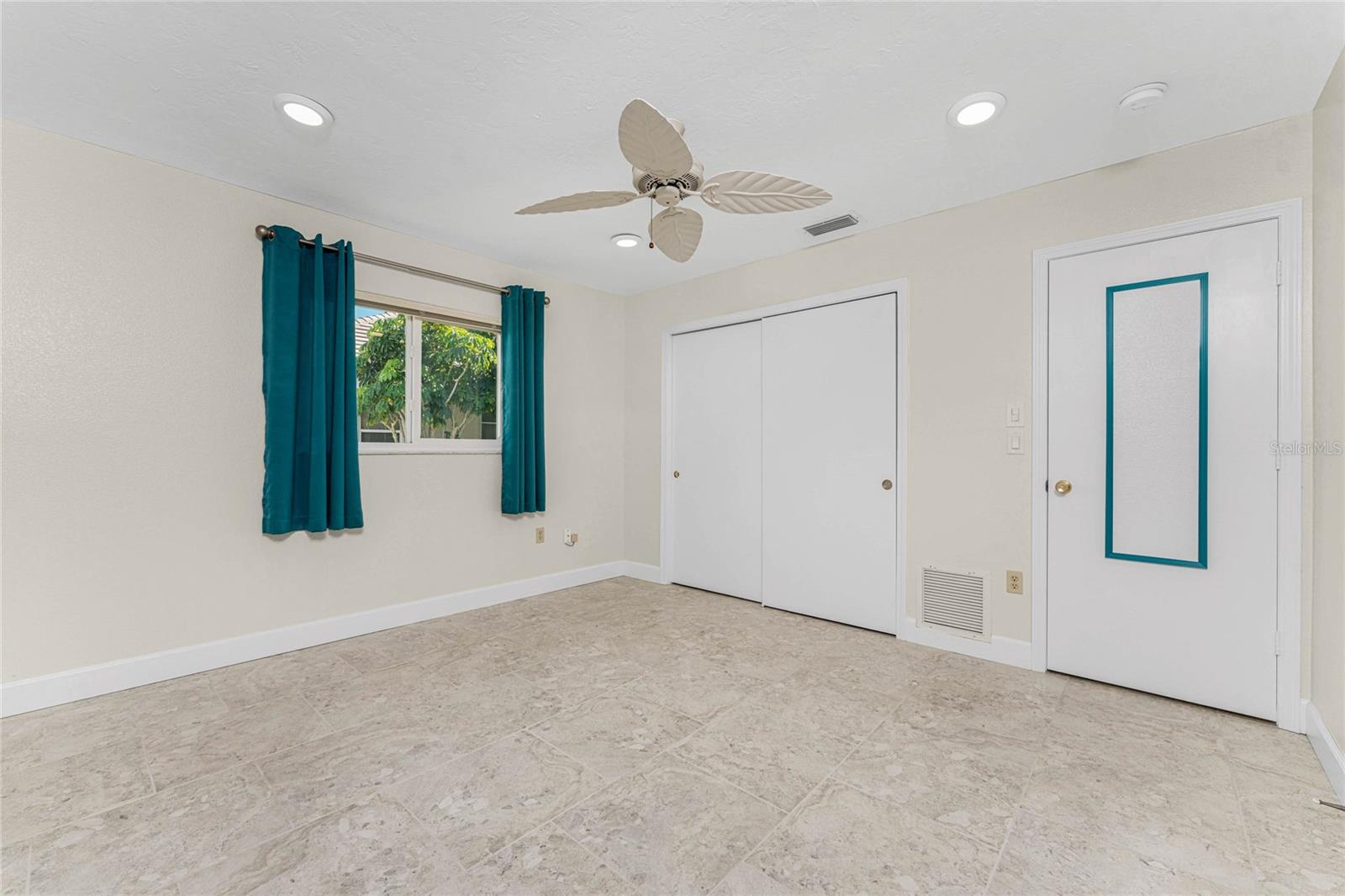 ENGLEWOOD ISLES SUB - Residential