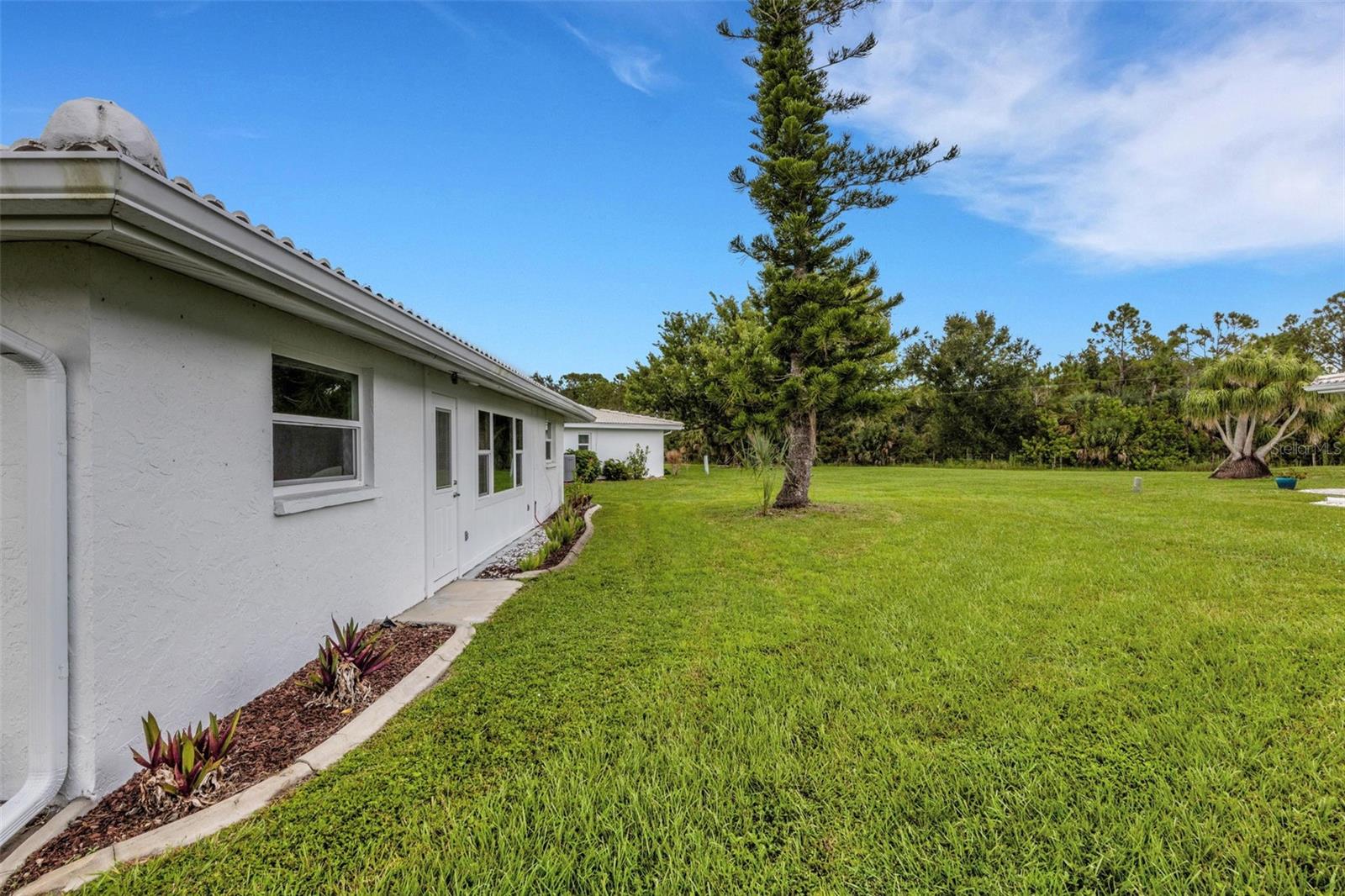 576 CIRCLEWOOD DRIVE R-3