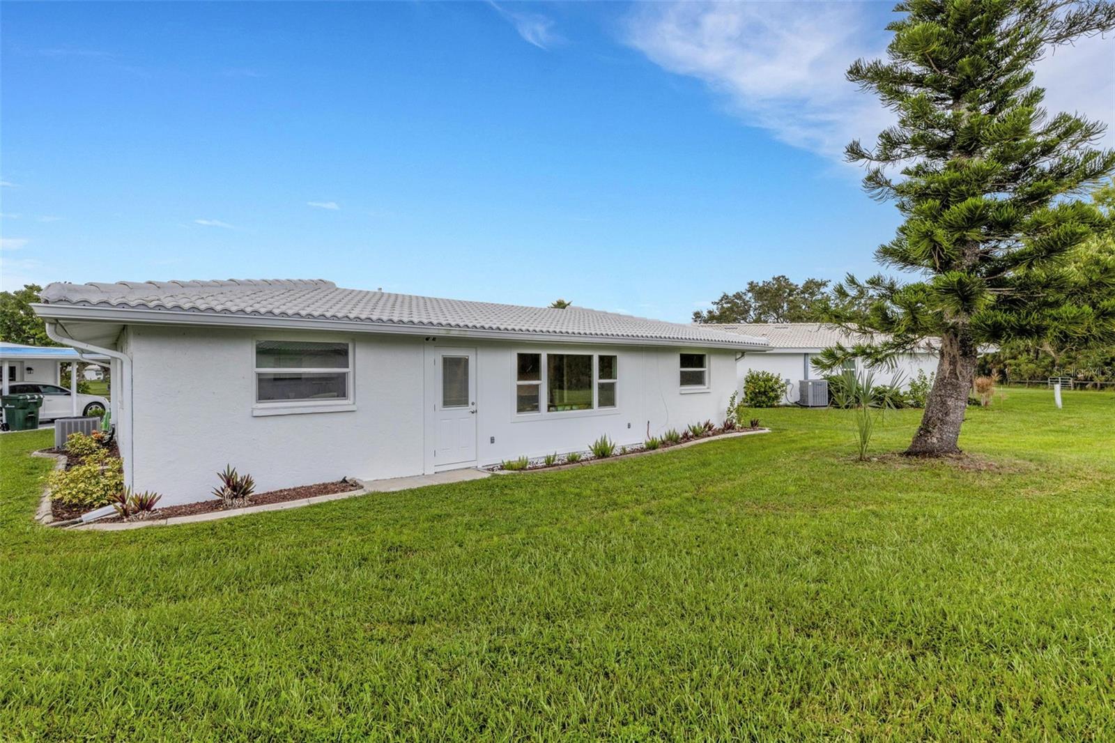 576 CIRCLEWOOD DRIVE R-3