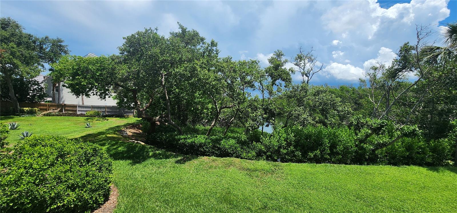 WANDER RESIDENCES OF TIERRA VERDE - Residential Lease