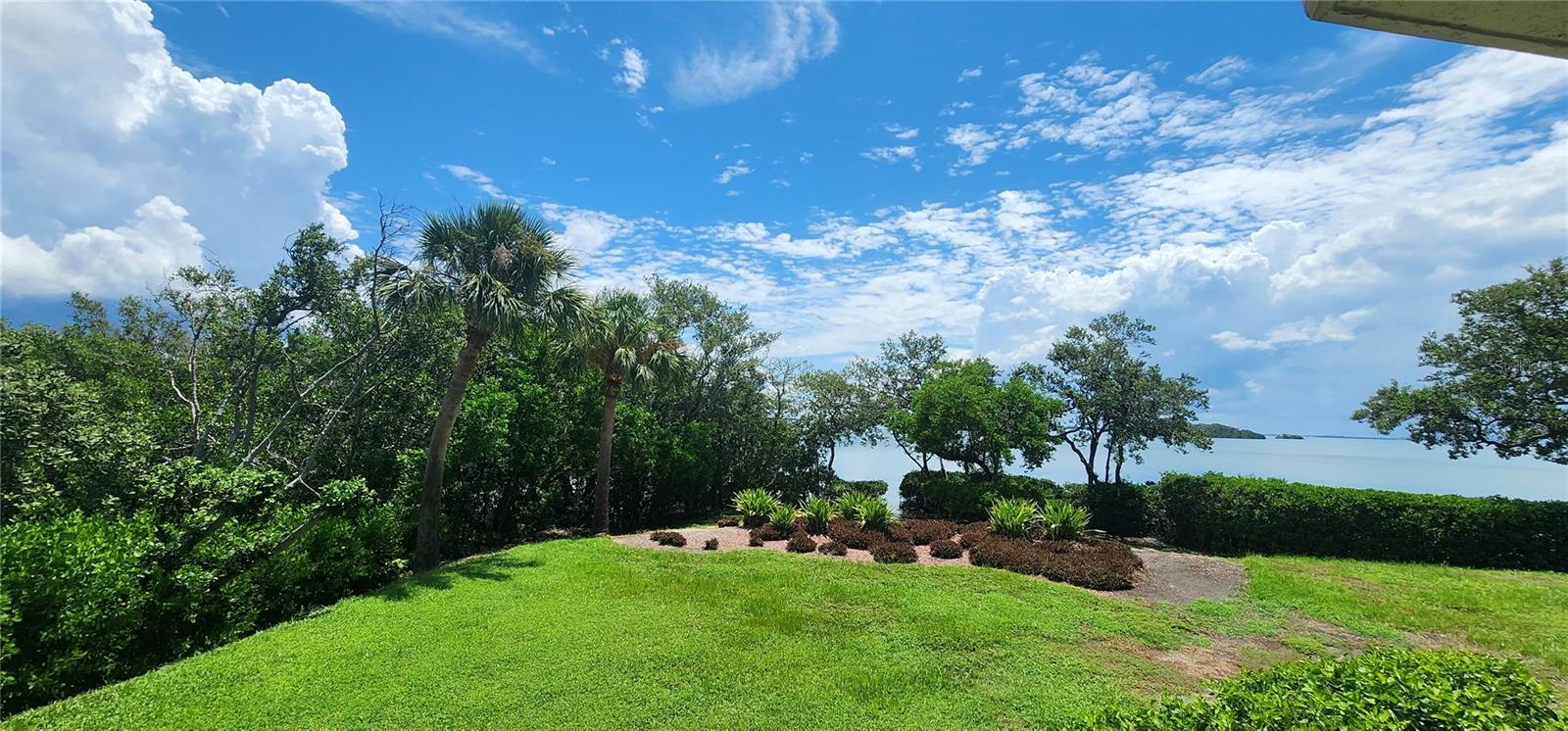 WANDER RESIDENCES OF TIERRA VERDE - Residential Lease