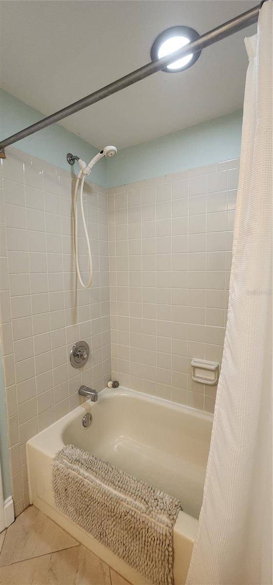 WANDER RESIDENCES OF TIERRA VERDE - Residential Lease