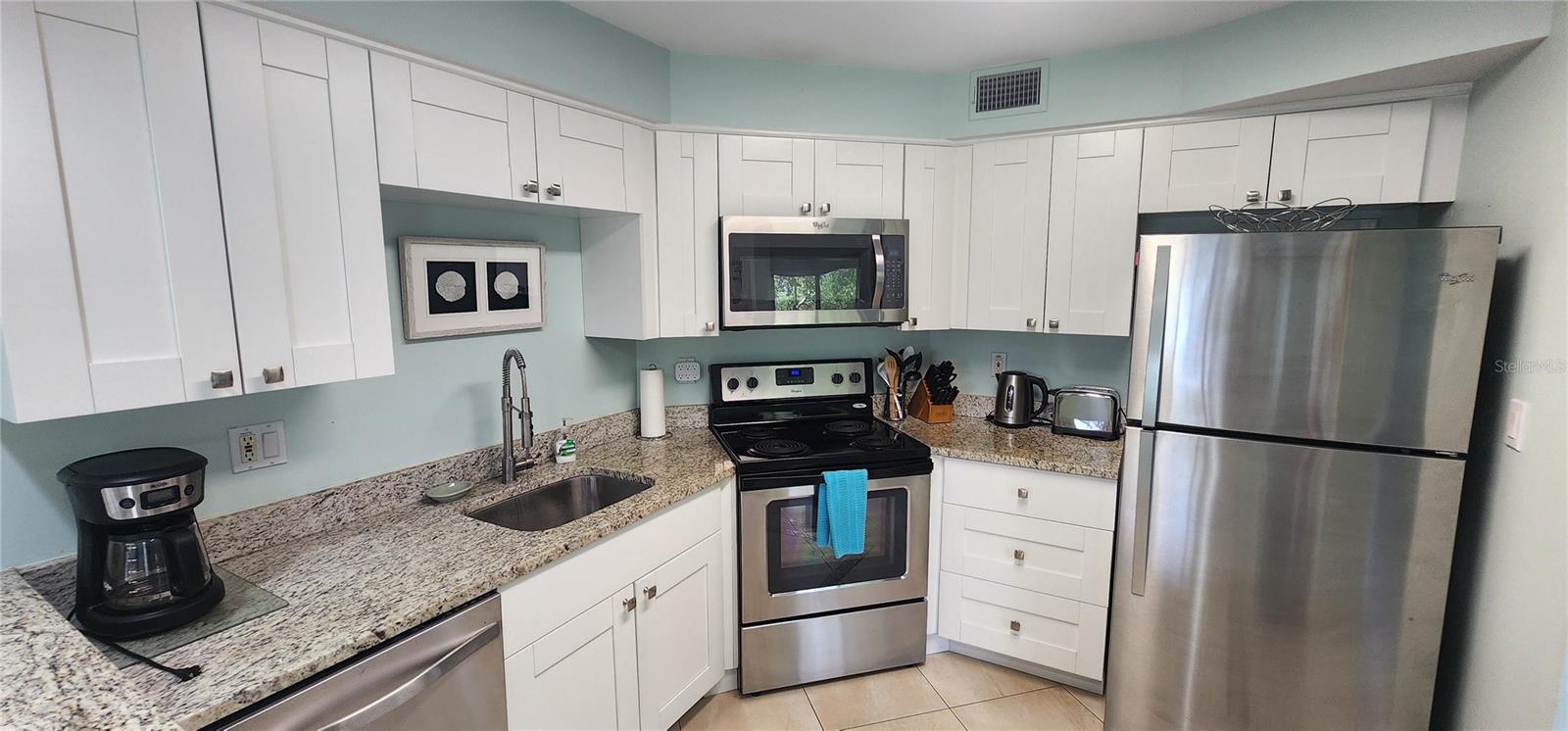 WANDER RESIDENCES OF TIERRA VERDE - Residential Lease