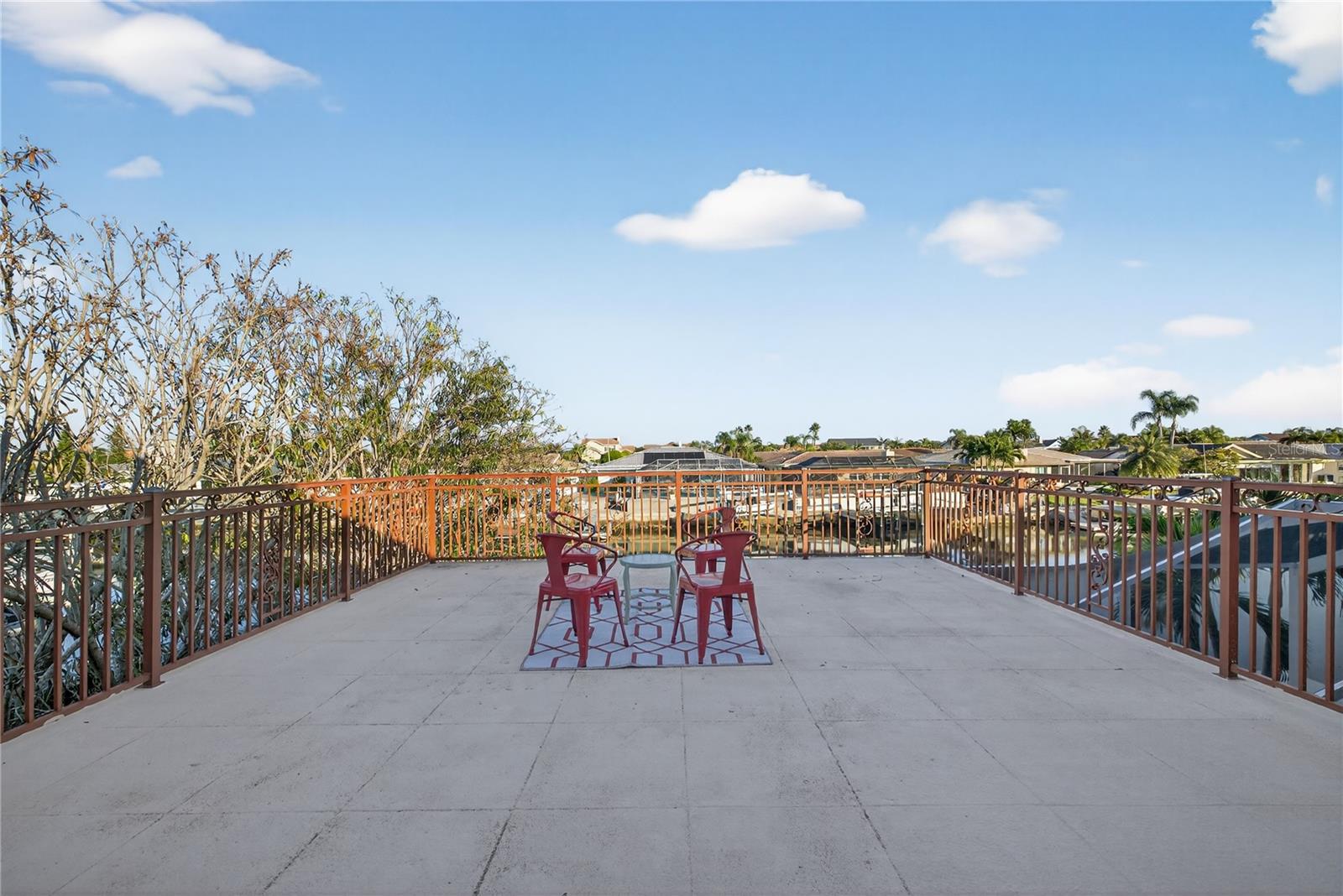 FLOR A MAR - Residential