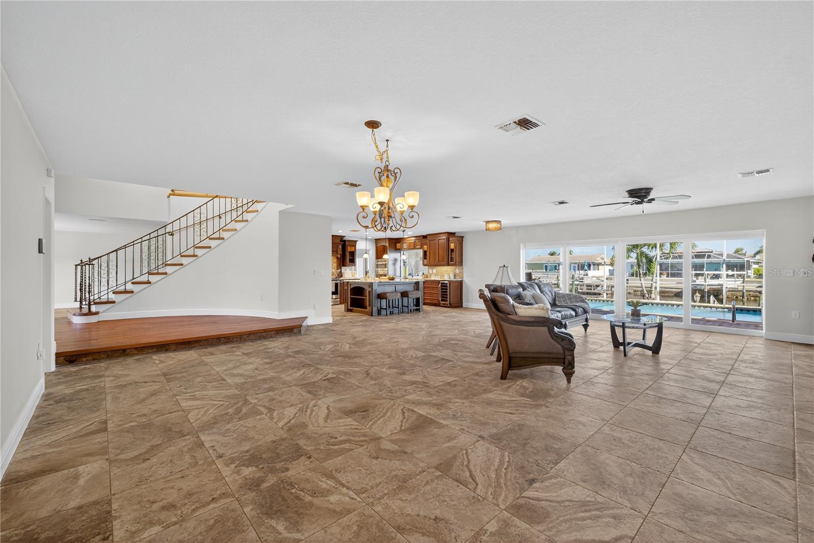 FLOR A MAR - Residential