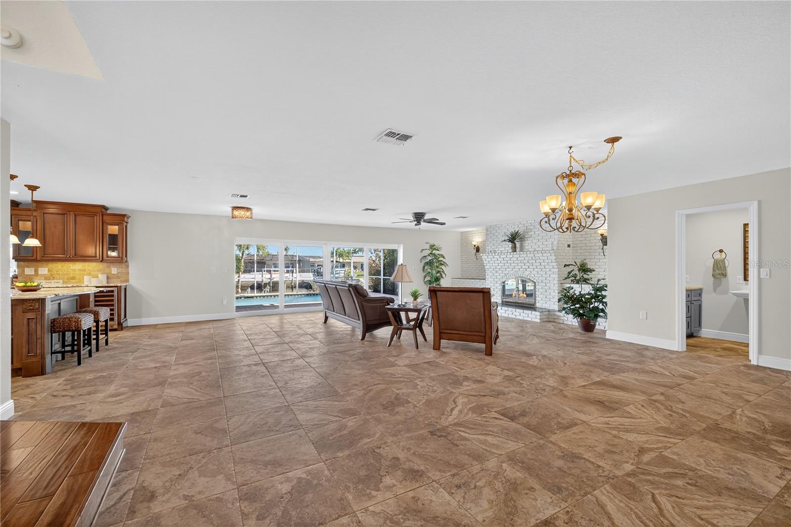 FLOR A MAR - Residential