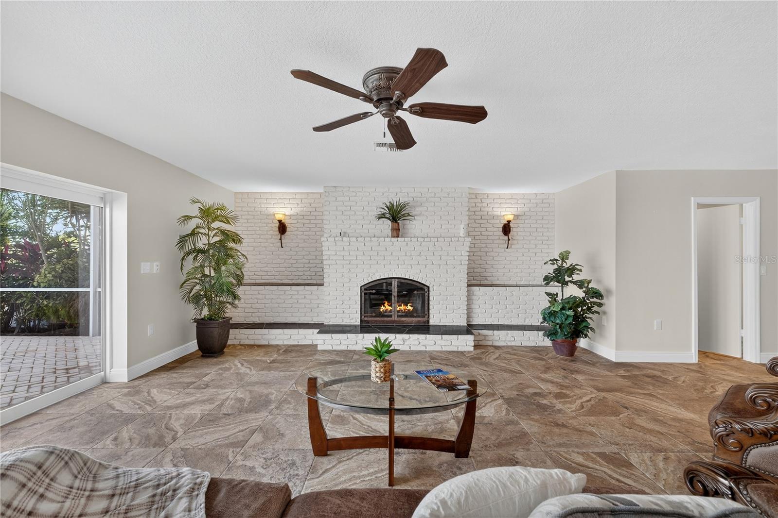 FLOR A MAR - Residential