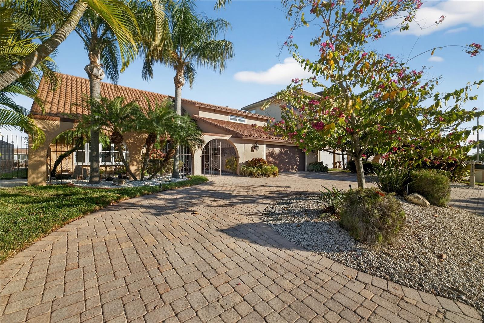 FLOR A MAR - Residential