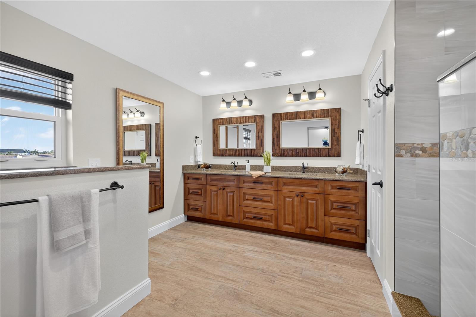 FLOR A MAR - Residential