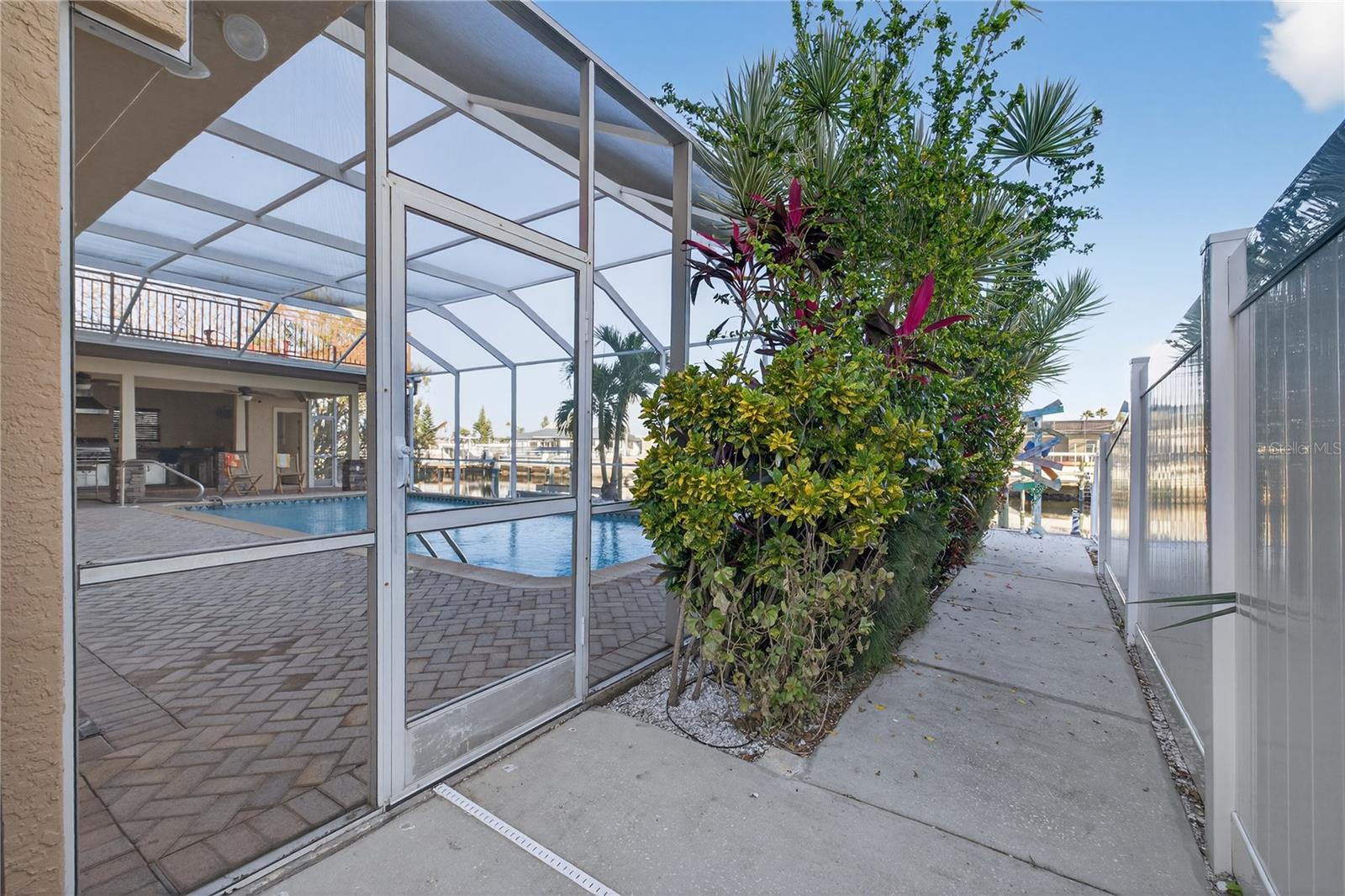 FLOR A MAR - Residential